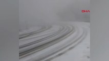 İnegöl ve İznik'te kar yağışı: Araçlar yolda mahsur kaldı