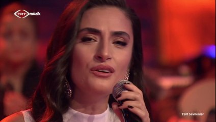 Yaprak Sayar - Yolculuk Var Yarın: Sevgi ve Duyguların Şiirsel Yolculuğu 🎶