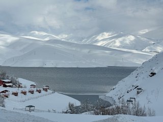 Yüksekova Dilimli Barajı’ndan kar manzaraları