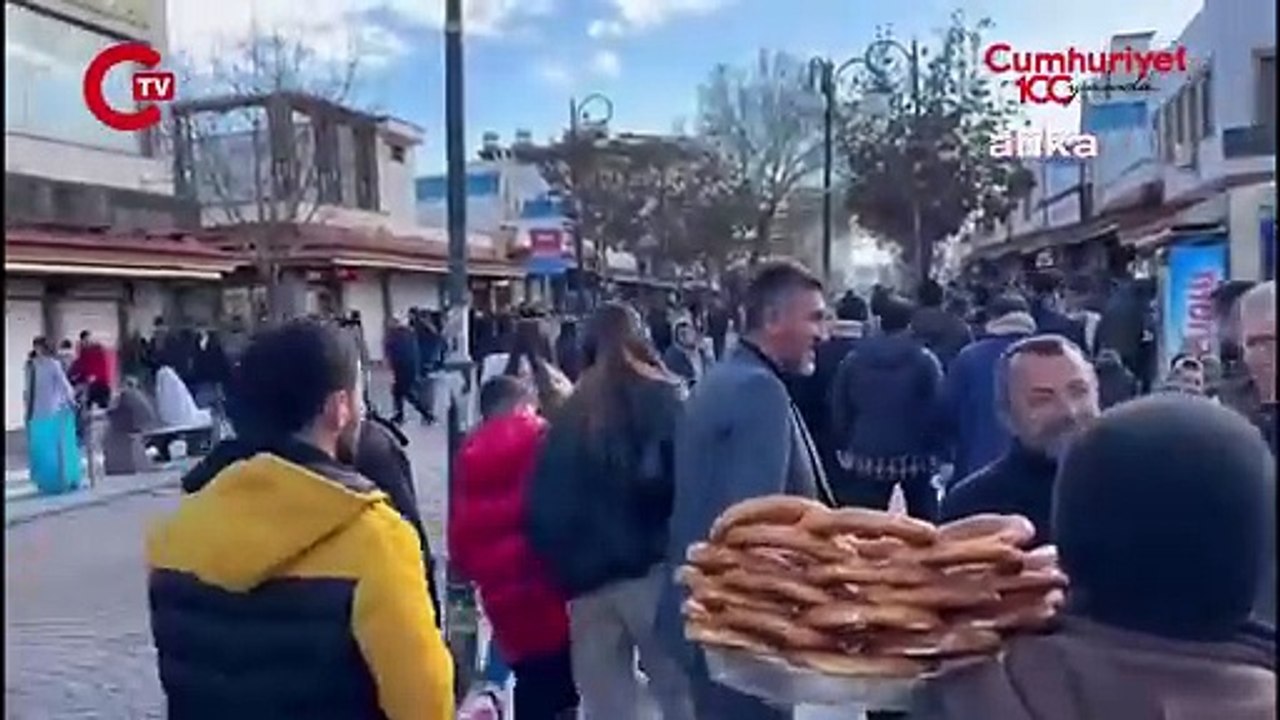 CHP'li Tanrıkulu, 100 lira verip simit tezgahını satın almak isteyen AKP'li başkan adayına seslendi