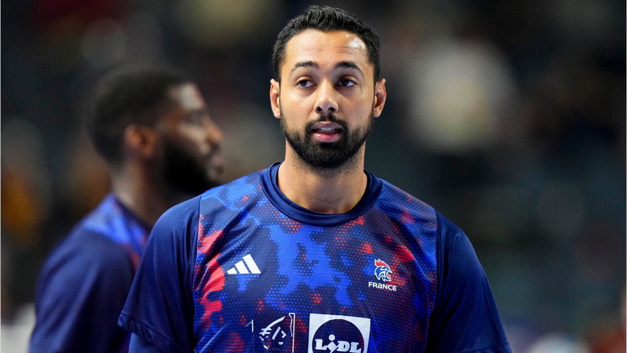 VOICI - Les Bleus champions d'Europe de handball : Melvyn Richardson papa pour la première fois, il rate la finale