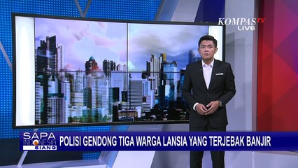 Polisi Gendong 3 Warga Lansia yang Terjebak Banjir di Rokan Hulu Riau