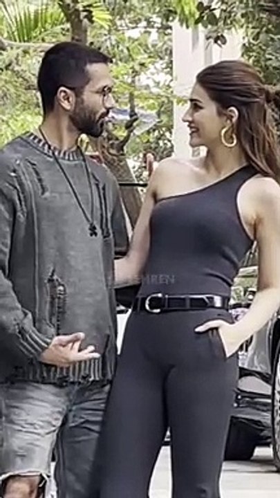 Shahid & Kriti Twinning In Grey: Fans Will Go Cray-Cray