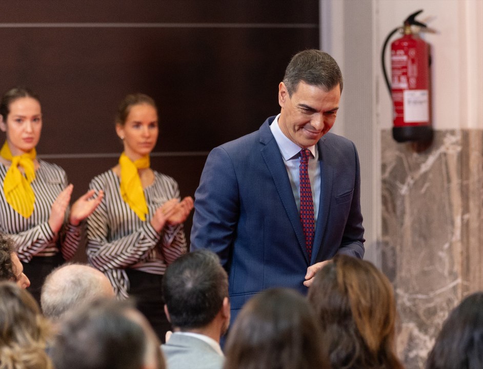 Sánchez propone "un gran acuerdo de país" para proteger a los menores en la red