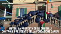 Meyer, la protesta degli ombrelli contro il presidente della Fondazione Carrai
