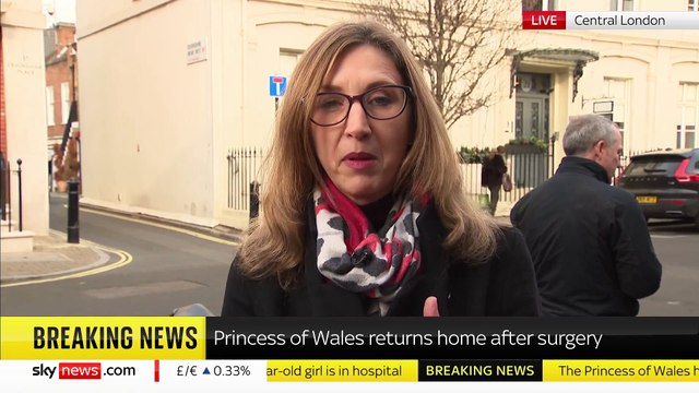 La princesse Kate a quitté l'hôpital de Londres où elle était hospitalisée depuis le 16 janvier pour une opération chirurgicale de l'abdomen: Elle est rentrée à son domicile pour poursuivre sa convalescence