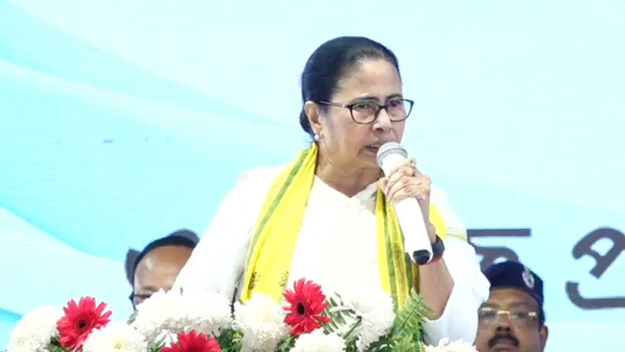 মহিলাদের স্বনির্ভর গোষ্ঠীগুলির সঙ্গে অন্য Political Party পরোক্ষভাবে যোগাযোগ রাখছে: Mamata Banerjee