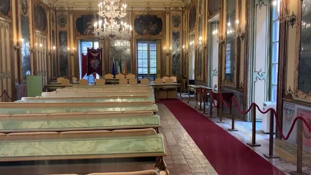 Collassano gli uffici dello sportello unico attività produttive di via Ugo La Malfa a Palermo