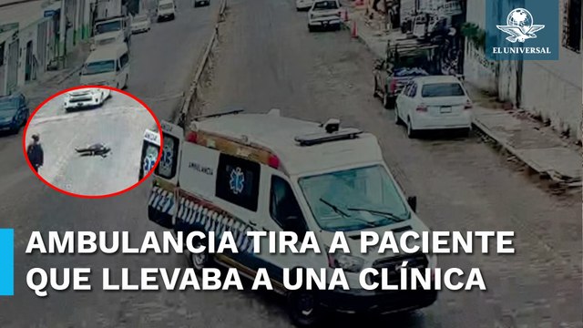 Se abren puertas de ambulancia y paciente cae en plena calle en Chiapas