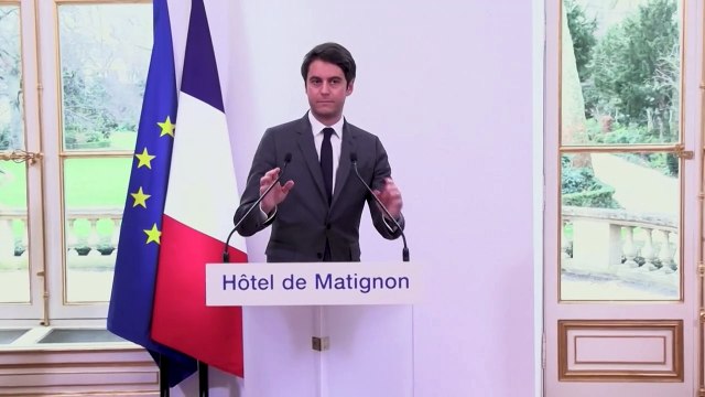 Agricultores começam a remover bloqueios de estradas na França