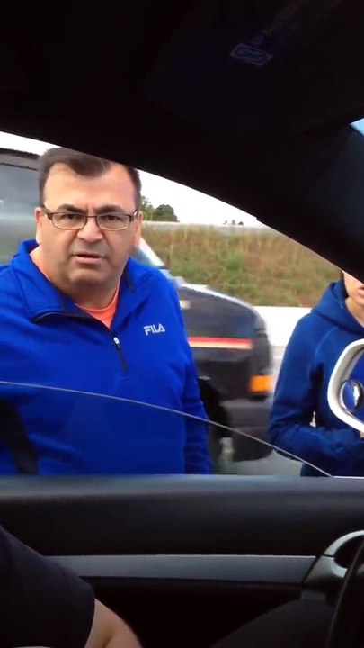 terminou imediatamente aps um dos intervenientes sair do carro