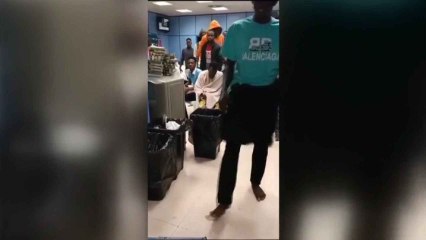 Los pasillos del aeropuerto de Barajas se convierten en salas de asilo