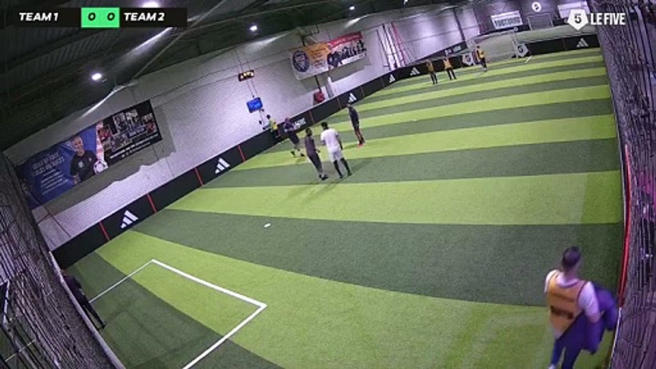 Maxime 2 29/01 à 20:16 - Football Terrain 2 (LeFive Carrières-sous-Poissy)