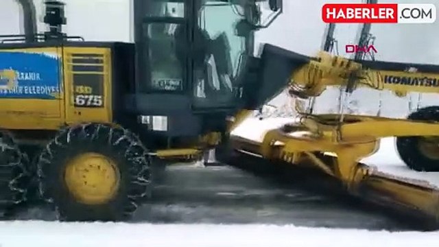 Diyarbakır'da Karla Mücadele Ekipleri Yolları Açtı