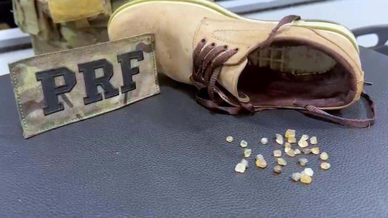 PRF descobre 31 pedras misteriosas escondidas em calçado de paraguaio