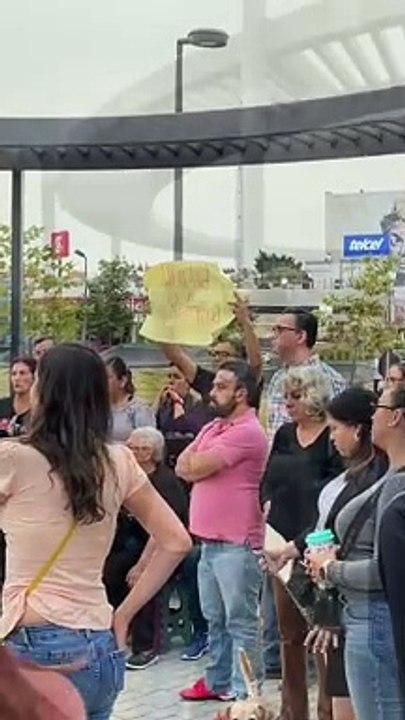 Personas se manifestaron por el incremento del 35 por ciento en la renta de departamentos del IPEJAL