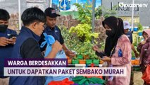 Ratusan Warga Berdesakkan untuk Dapatkan Paket Sembako Murah dari Pemprov DKI Jakarta