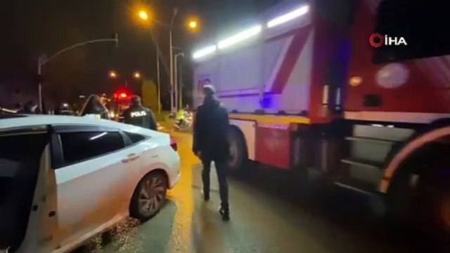 Antalya'da otomobil ile kamyonet kafa kafaya çarpıştı: 1 ölü, 2 yaralı