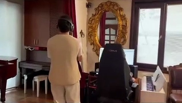 Önce Serenay Sarıkaya sonra Mert Ramazan Demir! Yetenekleri bitmiyor!