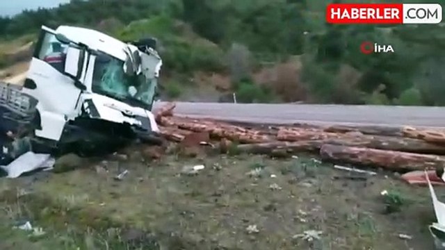 Dursunbey yolunda tomruk yüklü kamyon kaza yaptı