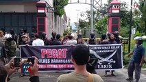 Minta Pelaku Ditangkap, Massa Ormas Datangi Lokasi Bentrokan