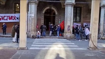 Presidio studenti davanti palazzo Poggi