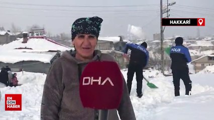 Hakkari'de polislerden yaşlı kadına yardım eli