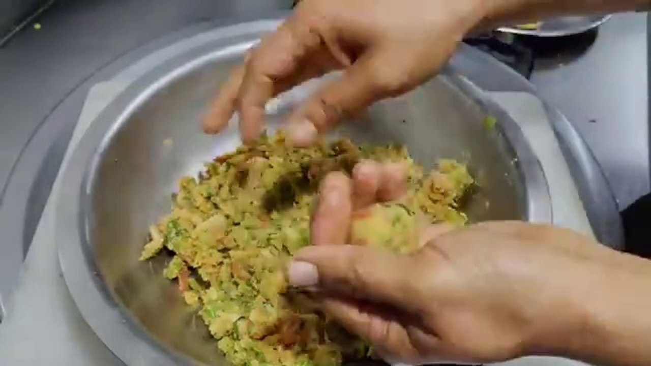 Aloo_Vegetable_Cutlet_Recipe___आलू_कटलेट_बनाने_की_विधि___Potato_Cutlets___Aloo_Tikki___Chef_Ashok(360p)
