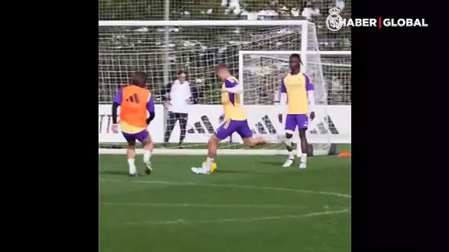 Real Madrid, Türkçe olarak 'Harika gol' diye paylaştı, Arda Güler durur mu!.. İspanyolca yanıt verdi