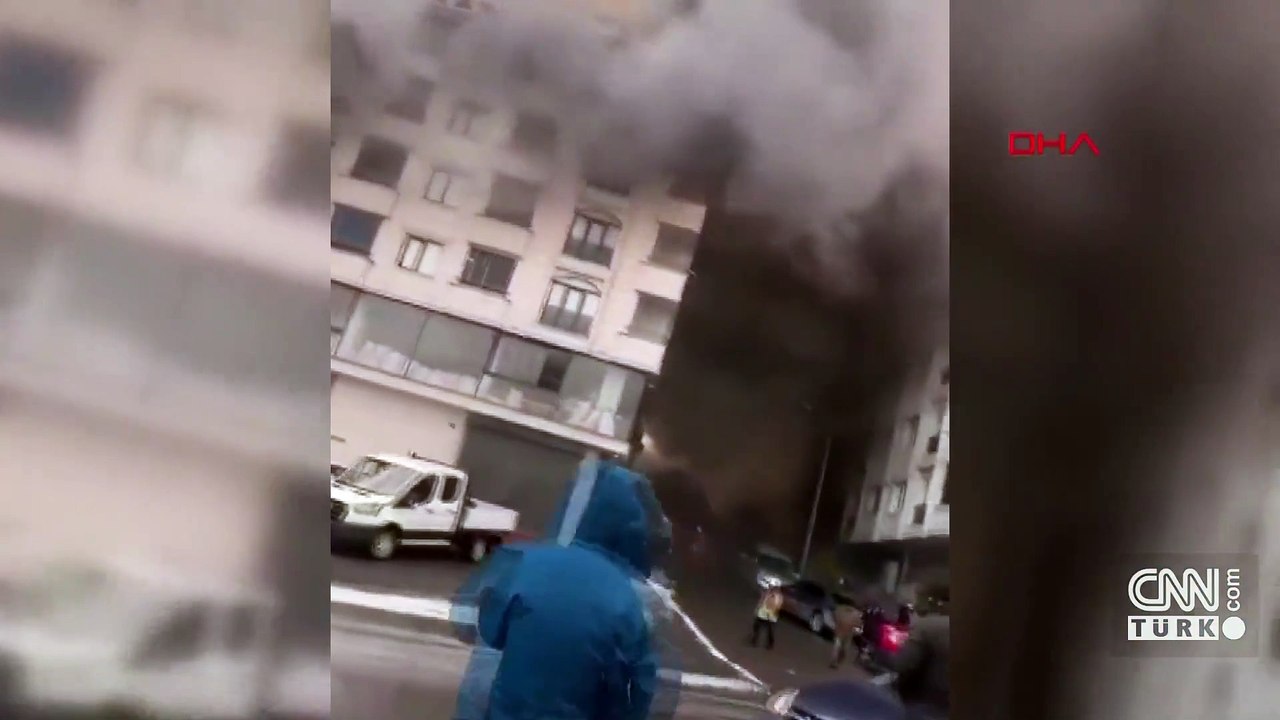 SON DAKİKA: Sultangazi'de  ayakkabı imalathanesinde yangın