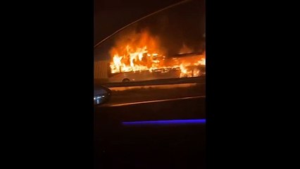 Vitrolles: un bus prend feu sur la N113 dans le sens Marseille Lyon