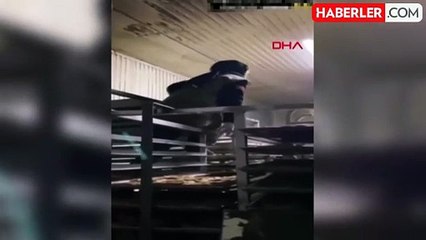 Fırında çalışan kadının çizmeleriyle kurabiyelerin üzerine bastığı anlar sosyal medyada tepki çekti