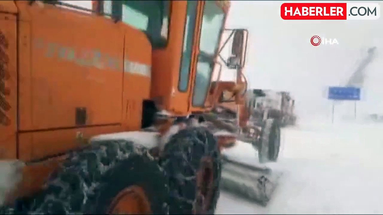 Antalya-Konya Karayolu kar sebebiyle bekletilen tırların geçişine açıldı