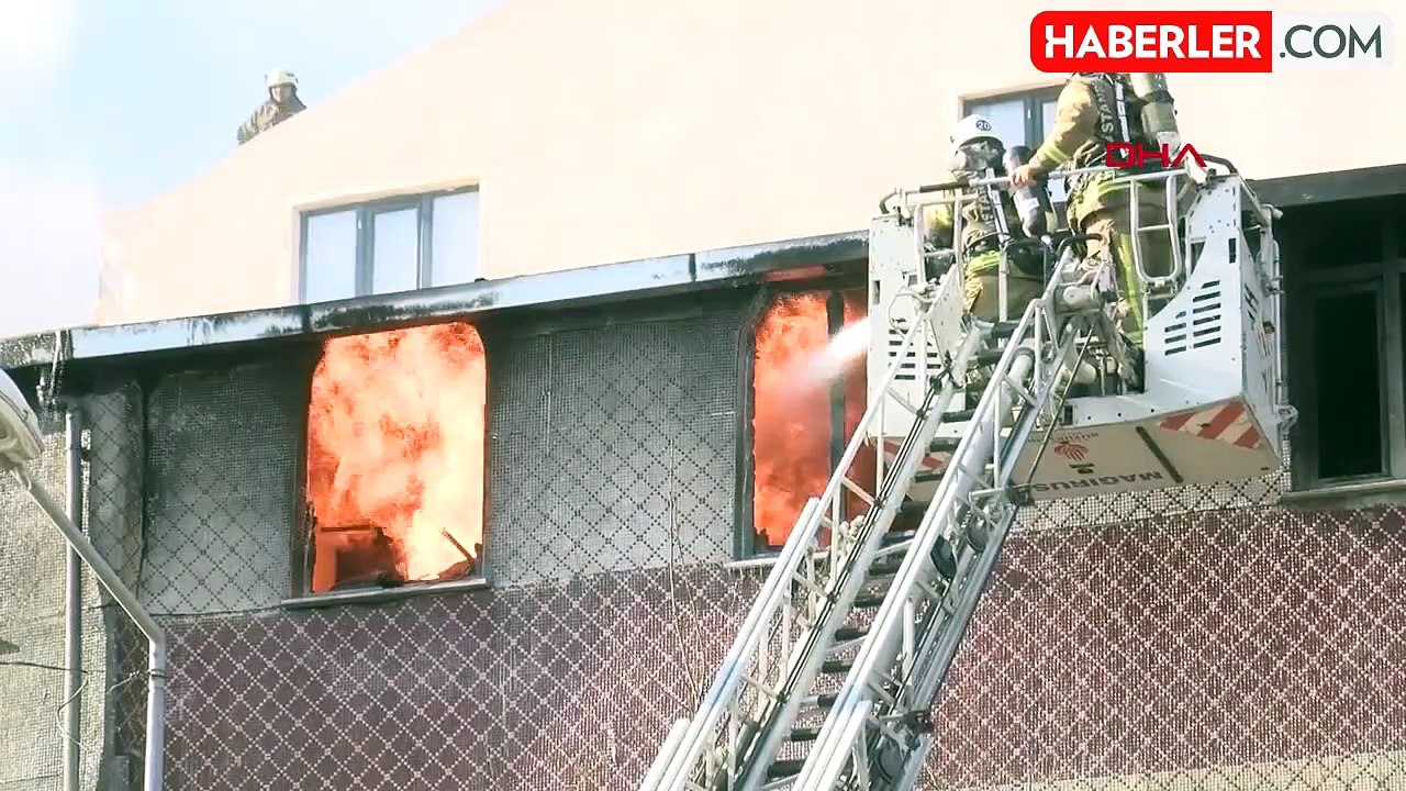 Sultangazi'de Ayakkabı İmalathanesinde Yangın