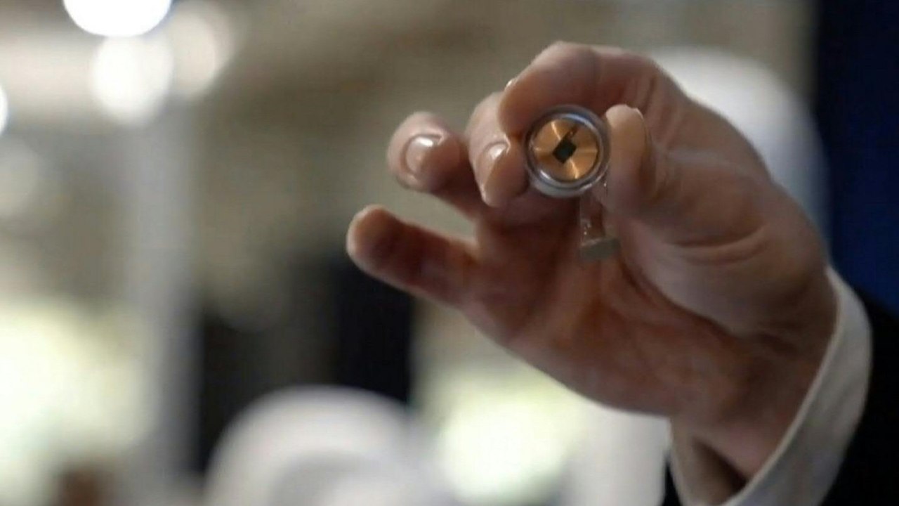 Musk-Firma Neuralink implantiert erstmals Chip in Gehirn