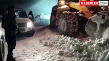 Siirt'te kardan kapanan yollar nedeniyle hastalar hastaneye ulaştırıldı