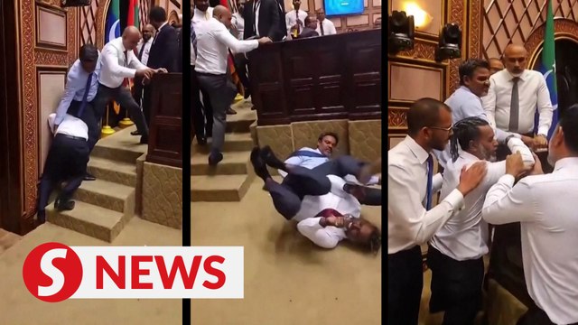 Maldivian lawmakers brawl during parliament session