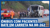 Ônibus que levava pacientes para BH bate em carreta, na BR-262