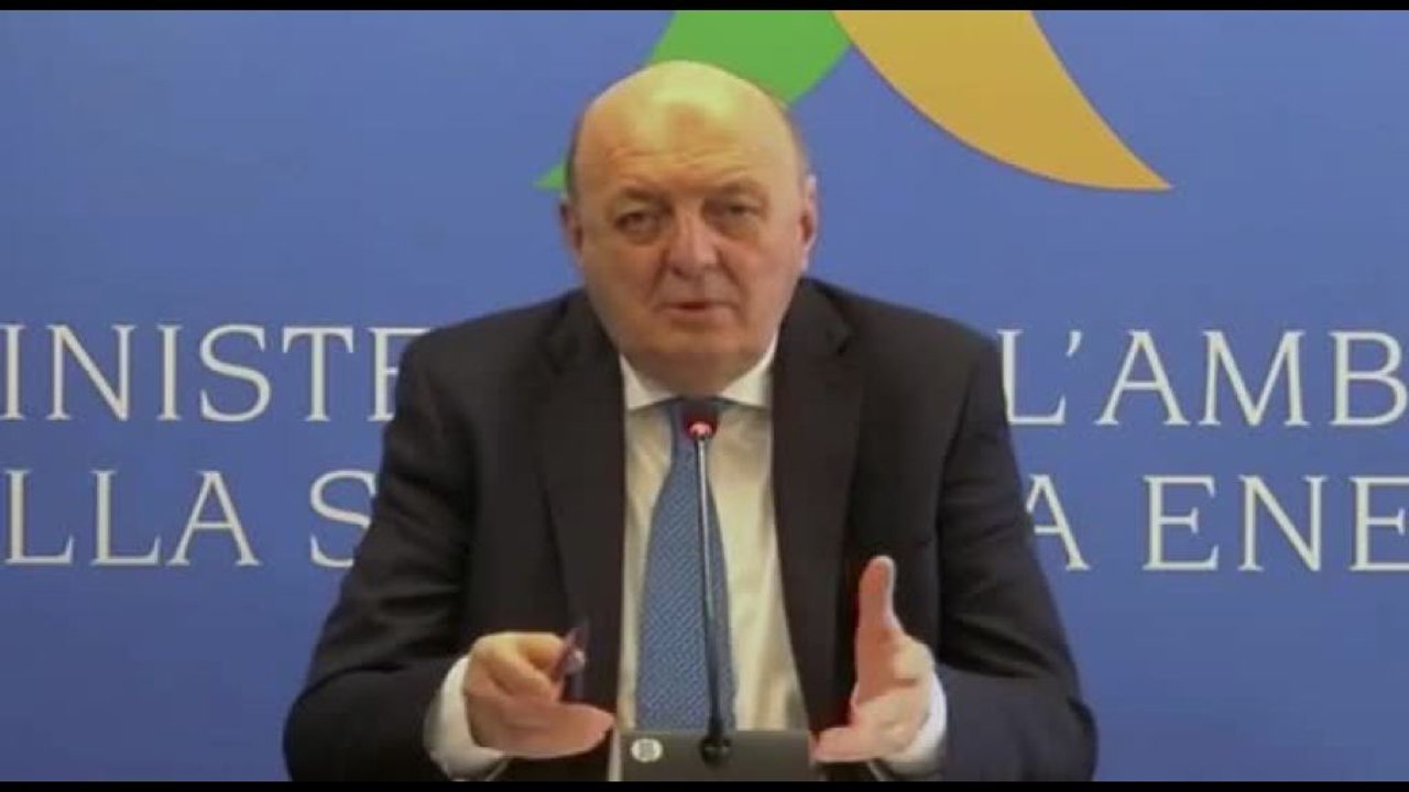 Pichetto, auto: non solo elettrico, ma anche biocarburanti e idrogeno