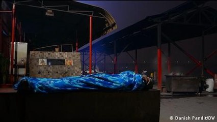 India's crematoriums saving lives at wintertime