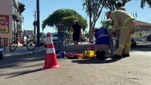 Ciclista fica ferida em acidente na Avenida Rocha Pombo