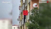 Diyarbakır'da panik anları... Pencereden atlamak isteyen kadını son anda yakalayıp kurtardılar