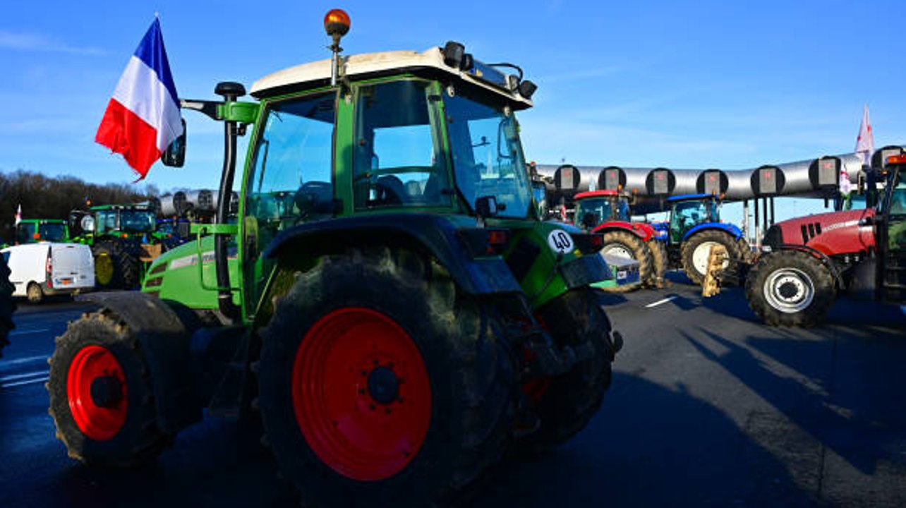 Agricultores Franceses "Matarán De Hambre" A Los Parisinos Con Un Bloqueo De Tractores