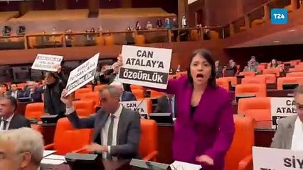 Can Atalay'ın vekilliğinin düşürülmesi kararı an itibarıyla okutulmaya çalışılıyor