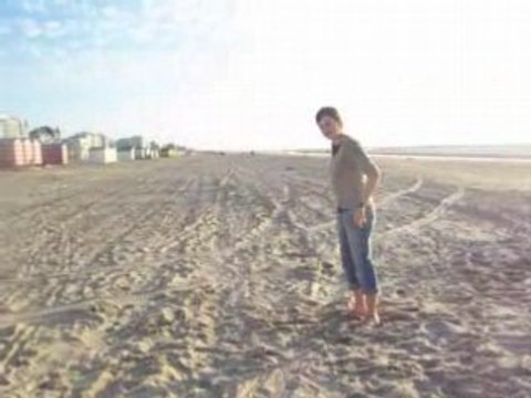 Sketch laly tombe plage