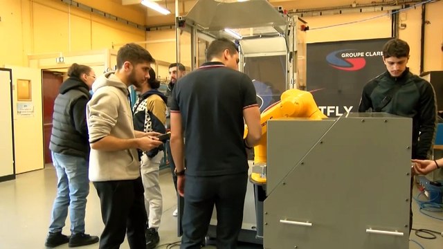 Elèves et professeurs réunis pour le Trophée Robotfly au lycée Paul Langevin à Martigues