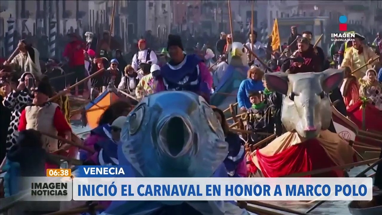 Inicia la procesión de embarcaciones en Venecia