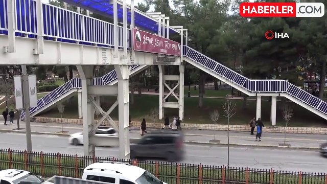 Sürücü kursu eğitmeninden güneş görmeyen noktalarda gizli buzlanma uyarısı