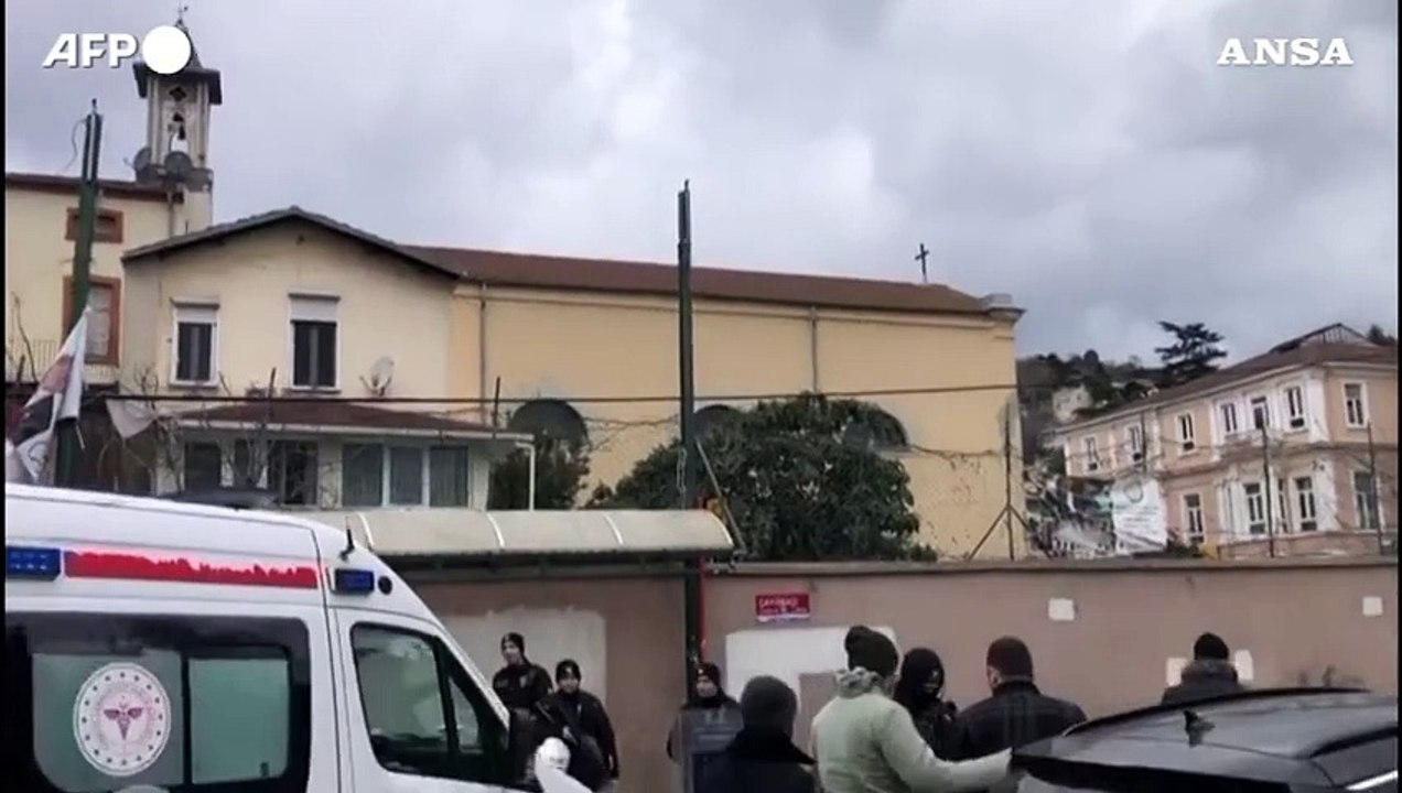 Attacco a una chiesa italiana a Istanbul, un morto