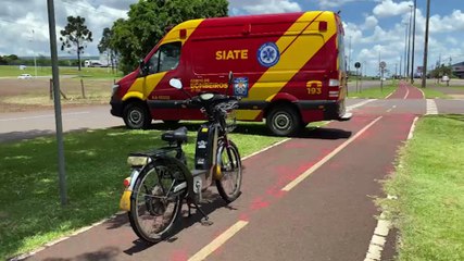 下载视频: Ciclista fica ferida ao se envolver em acidente na Avenida Tancredo Neves